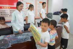 幕上霎时生成了一幅充满童趣又略带夸张的丹青 